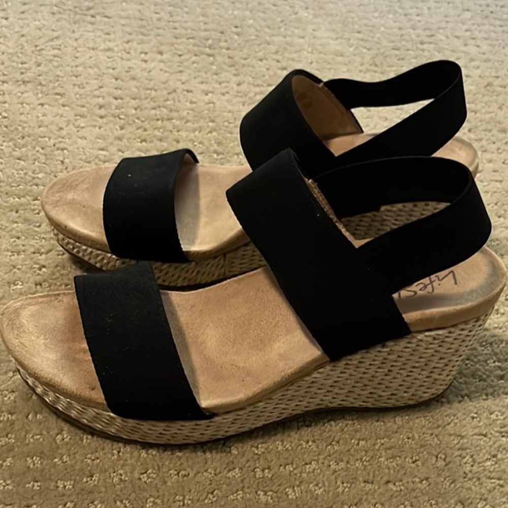 Naturalizer Black and Tan Wedge Sandals